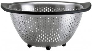Picture of 5-quart stainless steel colander from OXO Good Grips